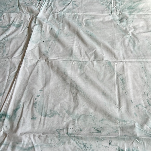 Crate & Barrrel Tablecloth Marbled Aqua Green 60x90in - Picture 6 of 6